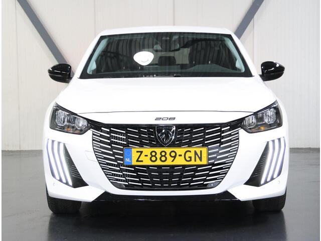 Peugeot 208 Hybrid 100PK e-DCS6 Allure | AppleCarplay/Android Auto | Armsteun | Parkeersensoren | Navigatie | FULL LED | Lederen Stuurwiel | Climate Control | Cruise Control | 16" LMV | Isofix | Privacy Glass |