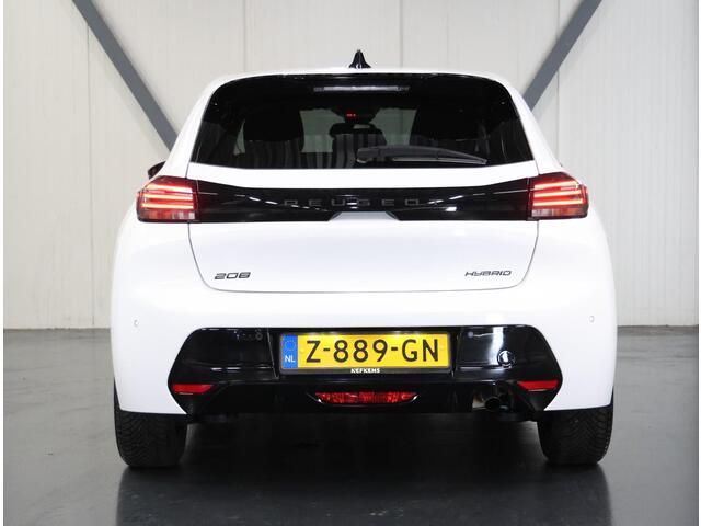 Peugeot 208 Hybrid 100PK e-DCS6 Allure | AppleCarplay/Android Auto | Armsteun | Parkeersensoren | Navigatie | FULL LED | Lederen Stuurwiel | Climate Control | Cruise Control | 16" LMV | Isofix | Privacy Glass |
