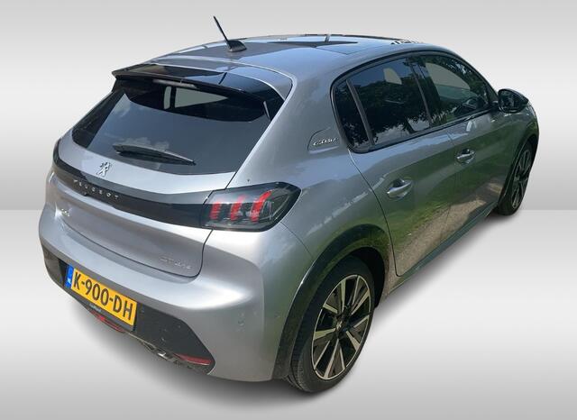 Peugeot 208 1.2 PureTech GT-Line / Panoramadak / Camera / Navigatie / 17'' / Half leder / Dodehoek / Cruise Control