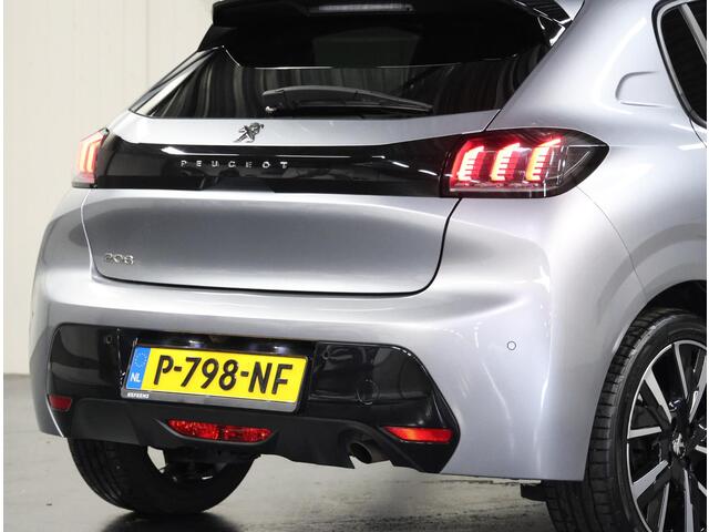 Peugeot 208 1.2 100PK Blue Lease Allure | AppleCarplay/Android Auto | Armsteun | Parkeersensoren | Trekhaak | Lederen Stuurwiel | Climate Control | Cruise Control | 17" LMV | Isofix | Privacy Glass |