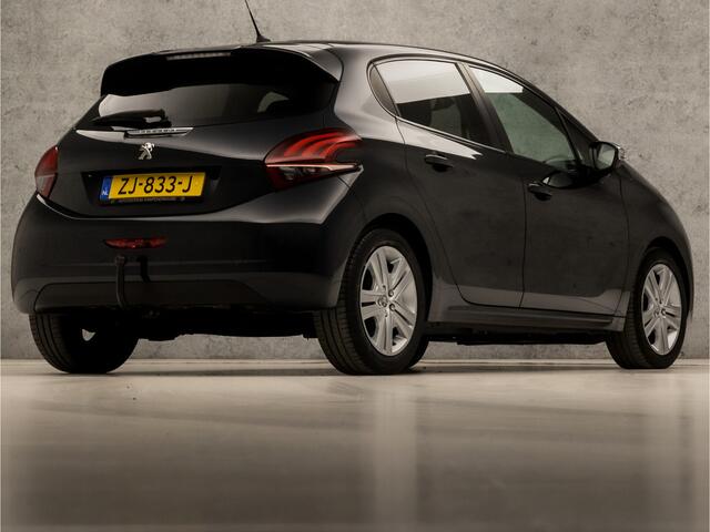 Peugeot 208 1.2 PureTech Sport Signature (APPLE CARPLAY, NAVIGATIE, LM VELGEN, SPORTSTOELEN, TREKHAAK, PARKEERSENSOREN, CRUISE, DAB+, NIEUWE APK, NIEUWSTAAT)