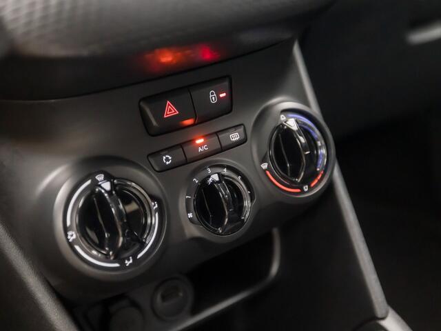 Peugeot 208 1.2 PureTech Sport Signature (APPLE CARPLAY, NAVIGATIE, LM VELGEN, SPORTSTOELEN, TREKHAAK, PARKEERSENSOREN, CRUISE, DAB+, NIEUWE APK, NIEUWSTAAT)