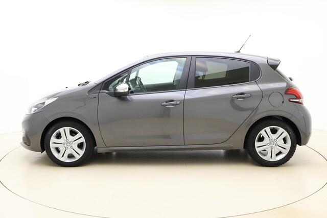 Peugeot 208 1.2 PureTech Signature 82 PK | Handgeschakeld | Airco | Navigatie | Cruise Control | Parkeersensor | Licht metalen velgen | Bluetooth | 1e eigenaar