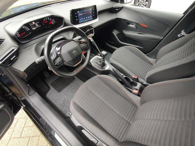 Peugeot 208 1.2 PureTech Blue Lease Allure Navi Carplay Led Cruise-Control