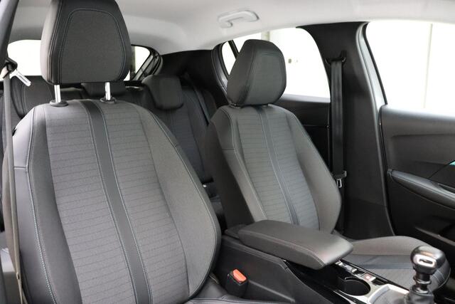 Peugeot 208 1.2 PureTech Allure Pack 100 PK | Handgeschakeld | Camera | Parkeersensor | Licht metalen velgen | Navigatie | Climate Control | Cruise Control | BTW auto | 1e eigenaar