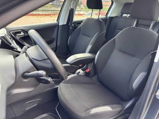 Peugeot 208 1.2 PureTech Blue Lion NAV
