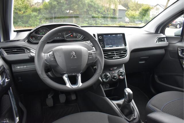 Peugeot 208 1.2 PureTech Signature NL-Auto, Parkeersensoren achter, Led verlichting, Apple/Android, Bluetooth Telefonie en Audio, Cruise Control, LM Velgen, Boekjes en NAP pas aanwezig.