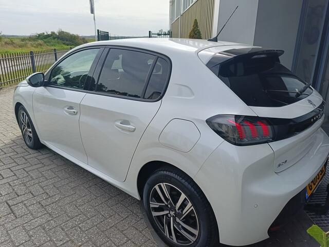 Peugeot 208 1.2 PureTech Allure | Airco | Trekhaak afneembaar | 360 graden camera | DAB | Apple carplay