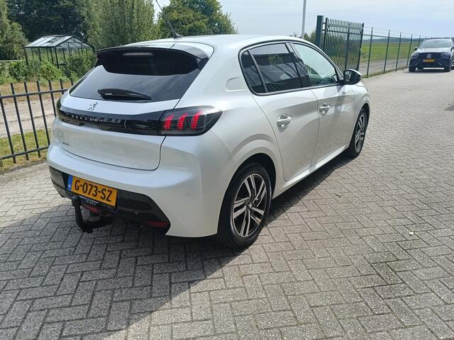Peugeot 208 1.2 PureTech Allure | Airco | Trekhaak afneembaar | 360 graden camera | DAB | Apple carplay