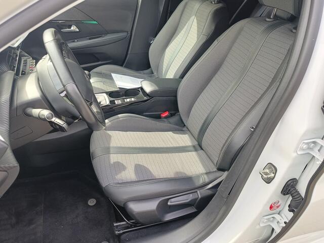Peugeot 208 1.2 PureTech Allure | Airco | Trekhaak afneembaar | 360 graden camera | DAB | Apple carplay