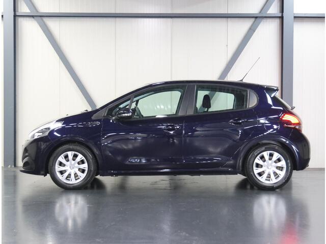 Peugeot 208 1.2 85PK Blue Lion | Apple Carplay/Android auto | Parkeersensoren | Navigatie | Airco | Cruise Control | Isofix | DAB Radio | Armsteun |