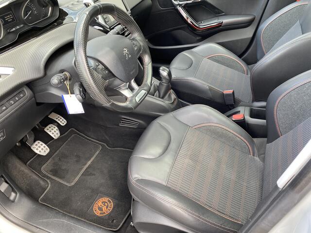 Peugeot 208 1.2 PureTech Roland Garros Leer, Clima, Pano, Navi, Bluetooth, CC, PDC, LM, nw. APK - Inruil Mogelijk -
