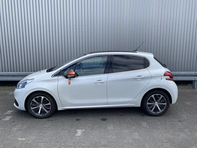 Peugeot 208 1.2 PureTech Roland Garros Leer, Clima, Pano, Navi, Bluetooth, CC, PDC, LM, nw. APK - Inruil Mogelijk -