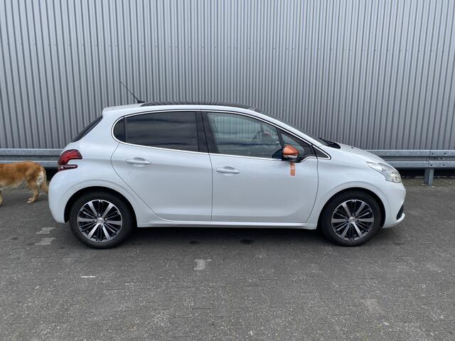 Peugeot 208 1.2 PureTech Roland Garros Leer, Clima, Pano, Navi, Bluetooth, CC, PDC, LM, nw. APK - Inruil Mogelijk -