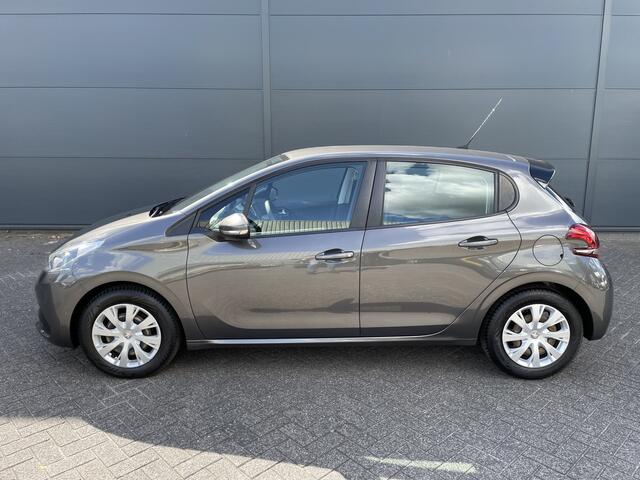 Peugeot 208 82pk Blue Lion (Navigatie - Apple Carplay - Airco - Parkeersensoren - 4S banden)