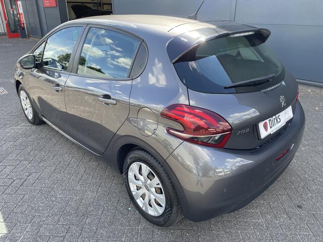 Peugeot 208 82pk Blue Lion (Navigatie - Apple Carplay - Airco - Parkeersensoren - 4S banden)