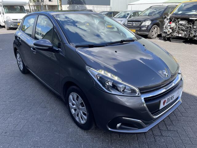 Peugeot 208 82pk Blue Lion (Navigatie - Apple Carplay - Airco - Parkeersensoren - 4S banden)