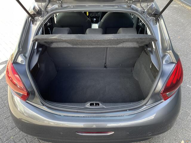 Peugeot 208 82pk Blue Lion (Navigatie - Apple Carplay - Airco - Parkeersensoren - 4S banden)