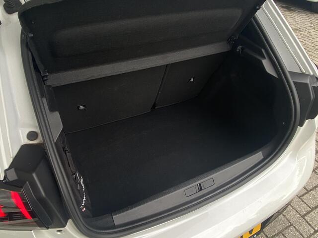 Peugeot 208 GT 1.2T 100pk | Digital Cockpit | Navigatie | Achteruitrijcamera | Keyless Entry | Dodehoek detectie | Parkeersensoren voor & achter