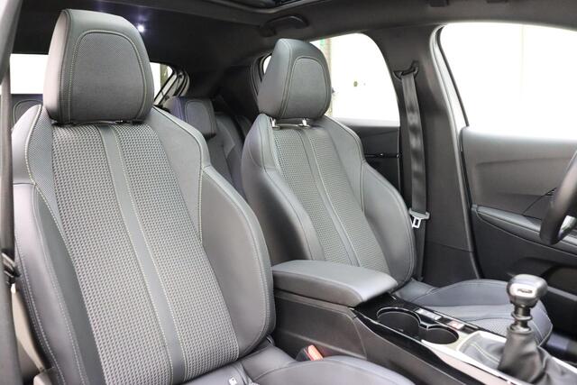 Peugeot 208 1.2T 100pk GT-Line | Trekhaak | Panorama Dak | Dodehoek Detectie | Keyless Entree | Parkeer Sensoren Rondom | Navigatie | Parkeer Camera Achter | Start/Stop knop |