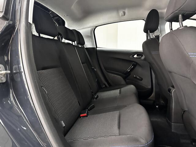 Peugeot 208 1.2 PureTech Signature/ D-Riem Verv 94.000KM!/ DEALER!/ Apple+Android/ Airco/ Navi/ Cruise/ Radio+USB/ Bluetooth/ Multi.LEDER.Stuur/ Elek.Pakket/ Isofix/ PDC Achter/ Metallic Lak.