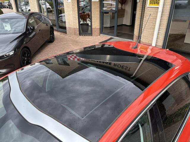 Peugeot 208 5DRS 1.2 Automaat Allure Panoramadak / Trekhaak / Carplay