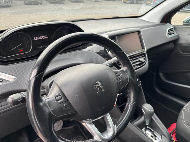 Peugeot 208 5DRS 1.2 Automaat Allure Panoramadak / Trekhaak / Carplay