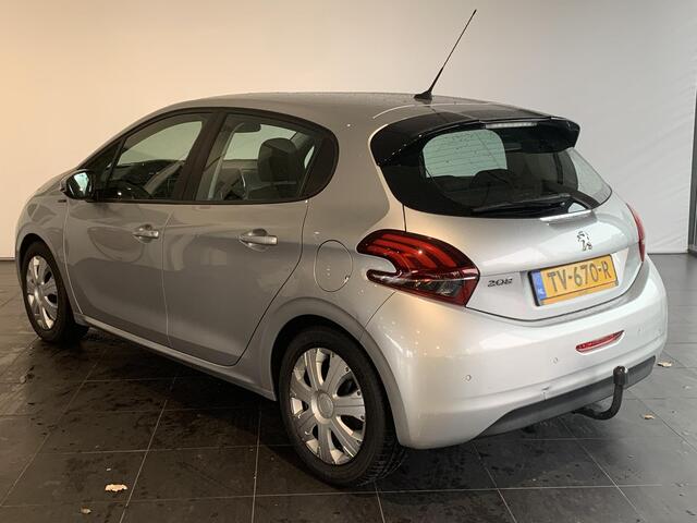 Peugeot 208 1.2 PureTech Signature TREKHAAK | PARKEERSENSOREN ACHTER | AIRCONDITIONING