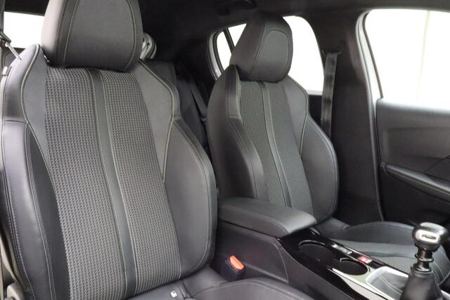 Peugeot 208 1.2 PureTech GT-Line 100 PK | Handgeschakeld | Peugeot Connect 3D Nav | Draadloze telefoonlader | Airco | Cruise Control | Camera | Parkeersensor | 1e eigenaar | Dealer onderhouden