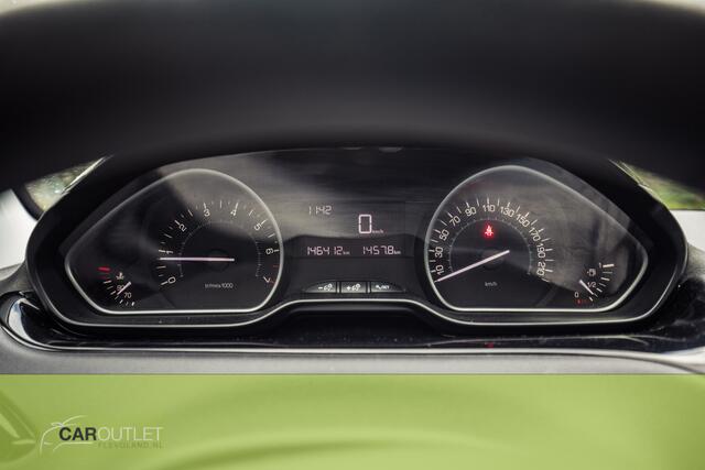 Peugeot 208 1.2 PureTech Access Dealeronderhouden 208! NIEUWE APK bij AFLEV. Heeft wat lichte deukjes op dak en rechterv.portier maar nette auto verder.