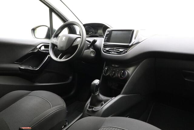 Peugeot 208 1.2 PureTech Active | Navigatie | Trekhaak | Airco | 5 deuren | Metaallak | Cruise control | Elektrische ramen