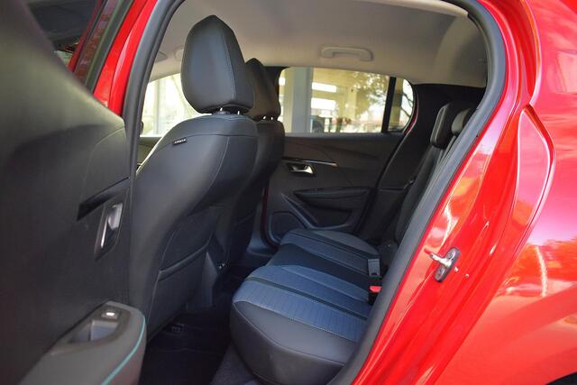 Peugeot 208 1.2 PureTech Allure Cam/Nav/PDC/Cruise/LMV