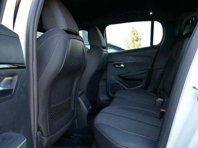 Peugeot 208 1.2 PureTech 100 GT | Camera | Climate Control | Keyless Entry & Start | Full LED | 17'' LM Velgen | Draadloze telefoonlader | Zwart dak 'Black Diamond'