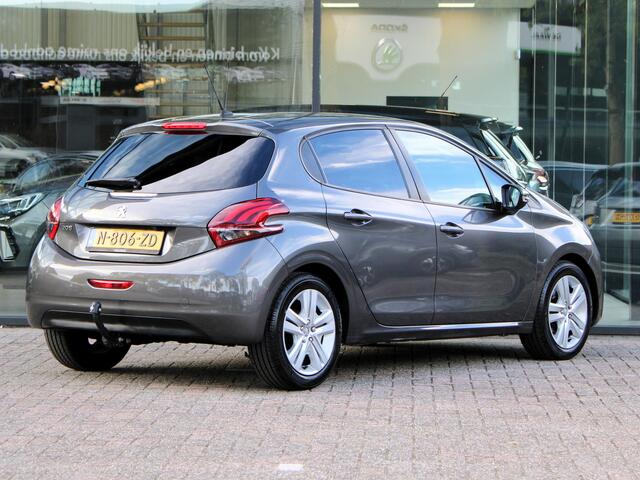 Peugeot 208 1.2 PureTech Signature | Navi / Airco / Trekhaak