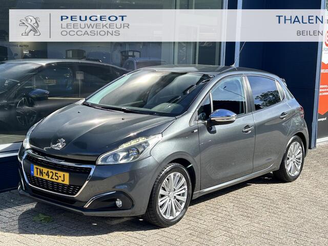 Peugeot 208 1.2 82 PK Allure / Style | All Season Banden | Trekhaak 1150KG | 16 inch LM-Velgen | Parkeersensoren | Touch Screen | Navigatie | Airco | Bluetooth.