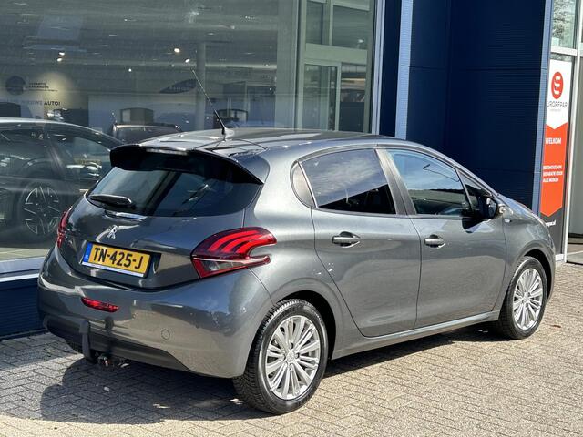 Peugeot 208 1.2 82 PK Allure / Style | All Season Banden | Trekhaak 1150KG | 16 inch LM-Velgen | Parkeersensoren | Touch Screen | Navigatie | Airco | Bluetooth.