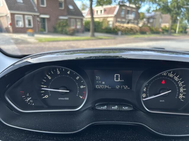 Peugeot 208 1.2 Airco en parkeerhulp | Lichtmetaal | Navigatie | Airco | 5 Deurs | Bluetooth | Touchscreen | Cruise Control |