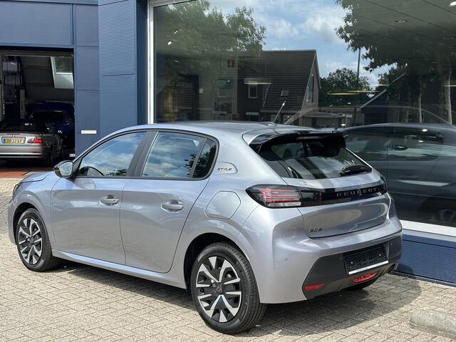 Peugeot 208 1.2 Hybrid 110 PK Style | NETTO DEAL | Automaat | Nieuw Model 2025! | Hybride Elektrisch rijden met Automaat | Navigatie via Telefoon | LED Verlichting | Apple Carplay/Android Auto | Cruise Control | Stoelverwarming |