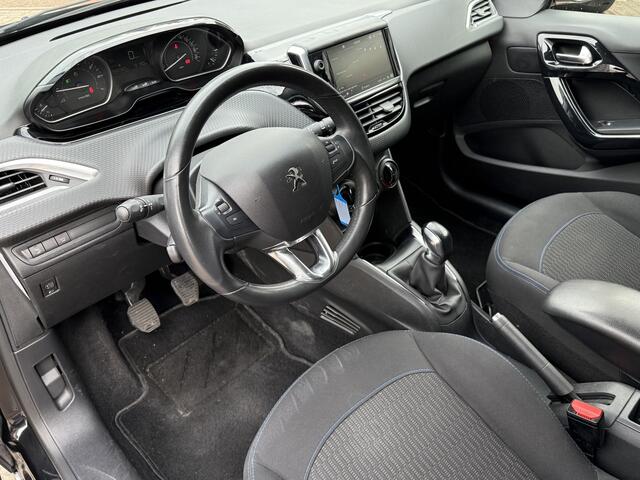Peugeot 208 1.2 PureTech Signature | PDC | Navi | LM Velgen | Airco | Apple Carplay/Android Auto | RIJKLAARPRIJS INCL 12 MAANDEN GARANTIE EN BEURT
