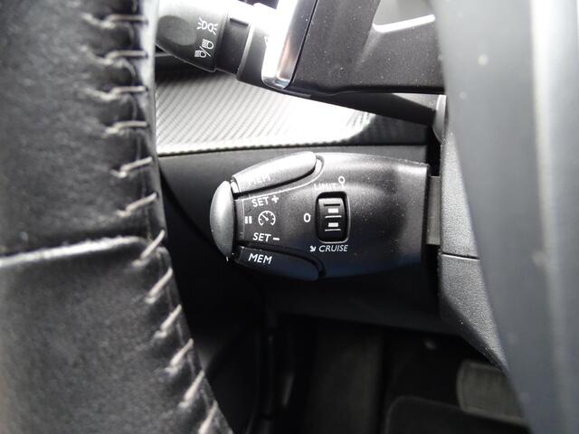 Peugeot 208 1.2 PureTech Allure GT LINE | AUTOMAAT | NAVIGATIE | CAMERA | MULIMEDIA | AIRCO/ECC | CRUISECONTROL | PARKEERSENSOREN | LED PAKKET |