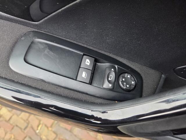 Peugeot 208 1.2 Pure Tech Blue Lion