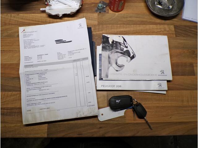 Peugeot 208 1.2 PureTech Signature NAVI TEL CRUISECONT APPLECARPLAY 1E EIG......