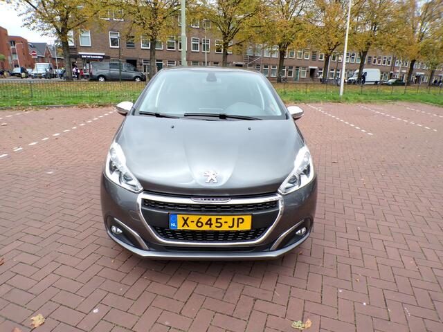Peugeot 208 1.2 PureTech Signature NAVI TEL CRUISECONT APPLECARPLAY 1E EIG......