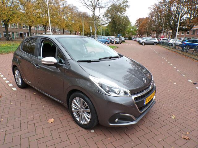 Peugeot 208 1.2 PureTech Signature NAVI TEL CRUISECONT APPLECARPLAY 1E EIG......