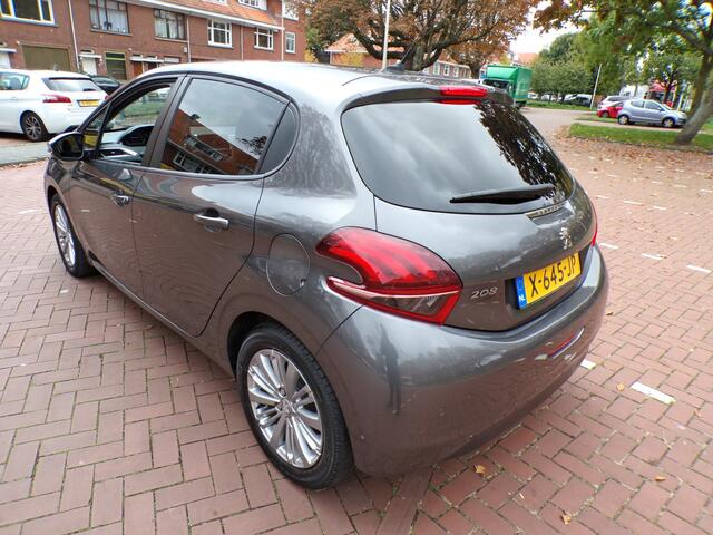 Peugeot 208 1.2 PureTech Signature NAVI TEL CRUISECONT APPLECARPLAY 1E EIG......