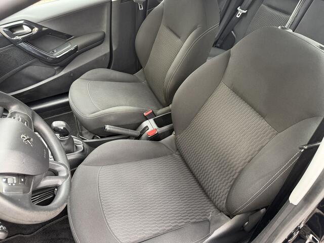 Peugeot 208 1.2 PureTech Active * 129.348 Km * Navi * Airco * Cruise Control *