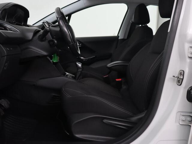 Peugeot 208 1.5 BleuHDi Allure | Trekhaak | Carplay | Navigatie | Climate control | Cruise control | Parkeerhulp | DAB | Bluetooth