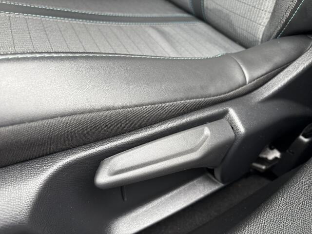 Peugeot 208 1.2 PureTech Blue Lease Allure, navi, trekhaak, climate/cruise