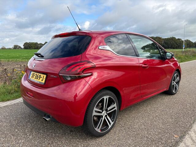 Peugeot 208 1.2 PURETECH GT-LINE / PANO / CRUISE