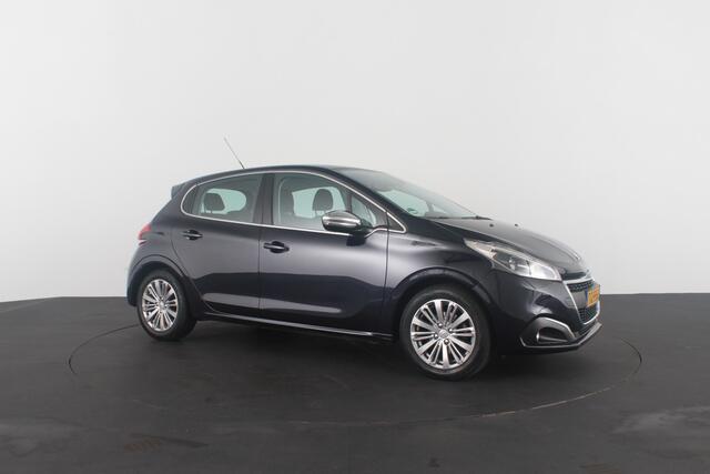 Peugeot 208 1.2 PureTech Blue Lease Executive > Cruise control/Navigatie/Parkeersensor a...